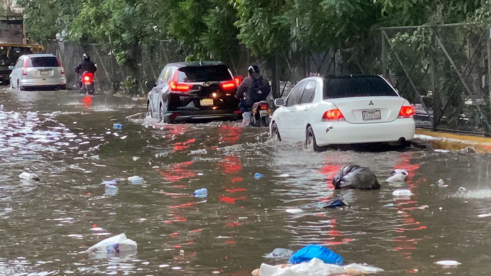 Lluvias causan inundaciones en el gran Santo Domingo – Calle56.com